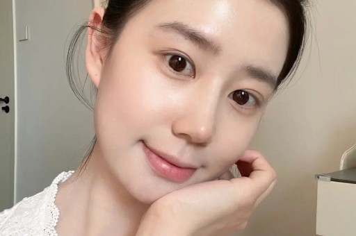 娱乐圈四大劲爆新闻：关晓彤海边热吻、黄晓明独处3小时、黄子韬海外生子赵丽颖错失大奖引热议